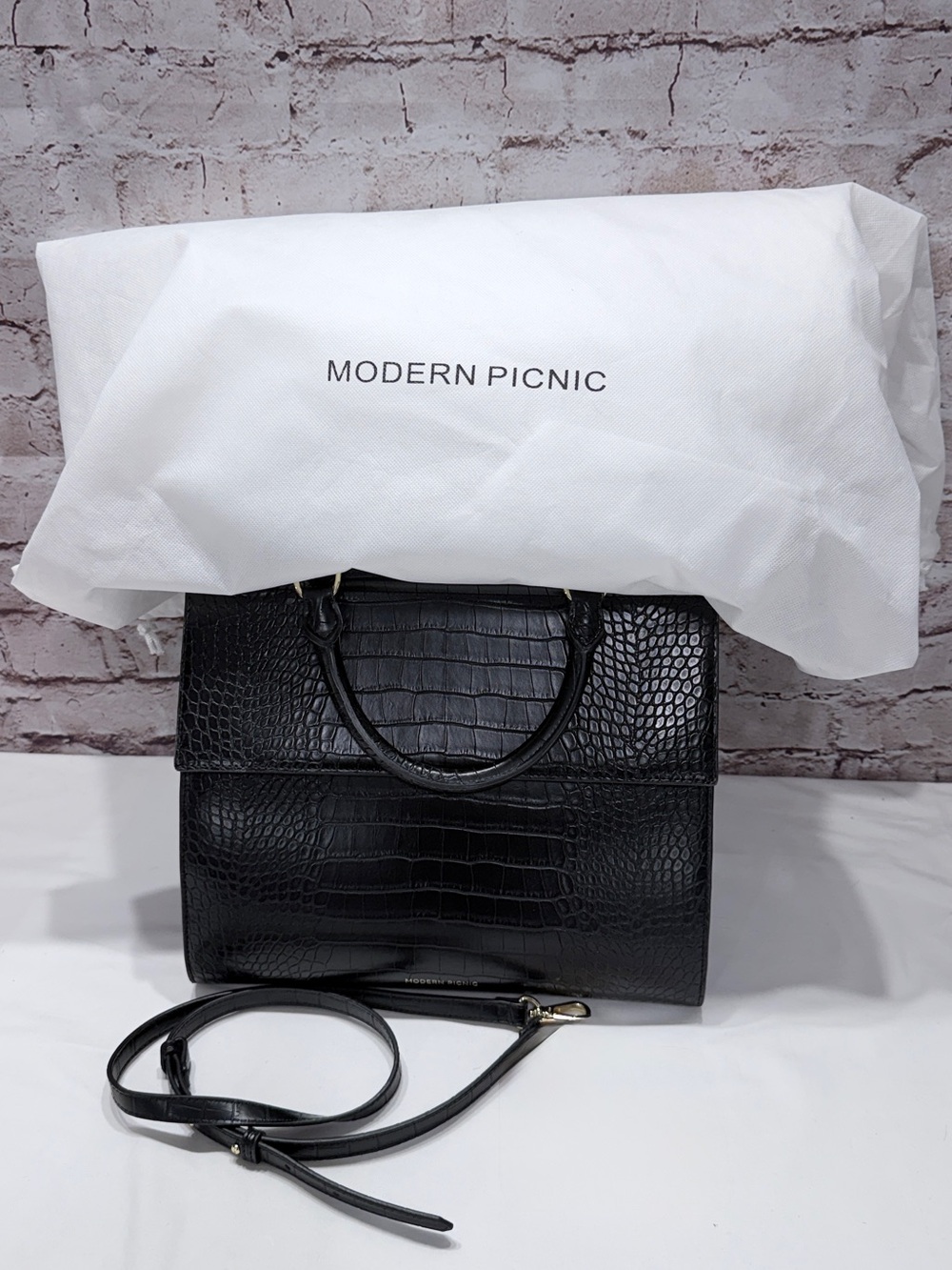 MODERN PICNIC LARGE LUNCHER BLACK CROC